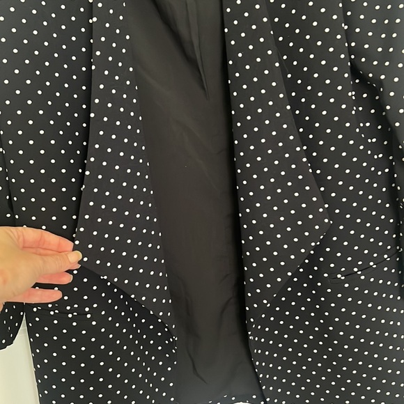 Polka Dot 3/4 sleeve blazer with cuffed sleeve - Picture 3 of 5